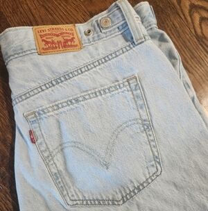 Levi’s Women’s Cinch Baggy Light-wash wide-leg jeans size 33x29